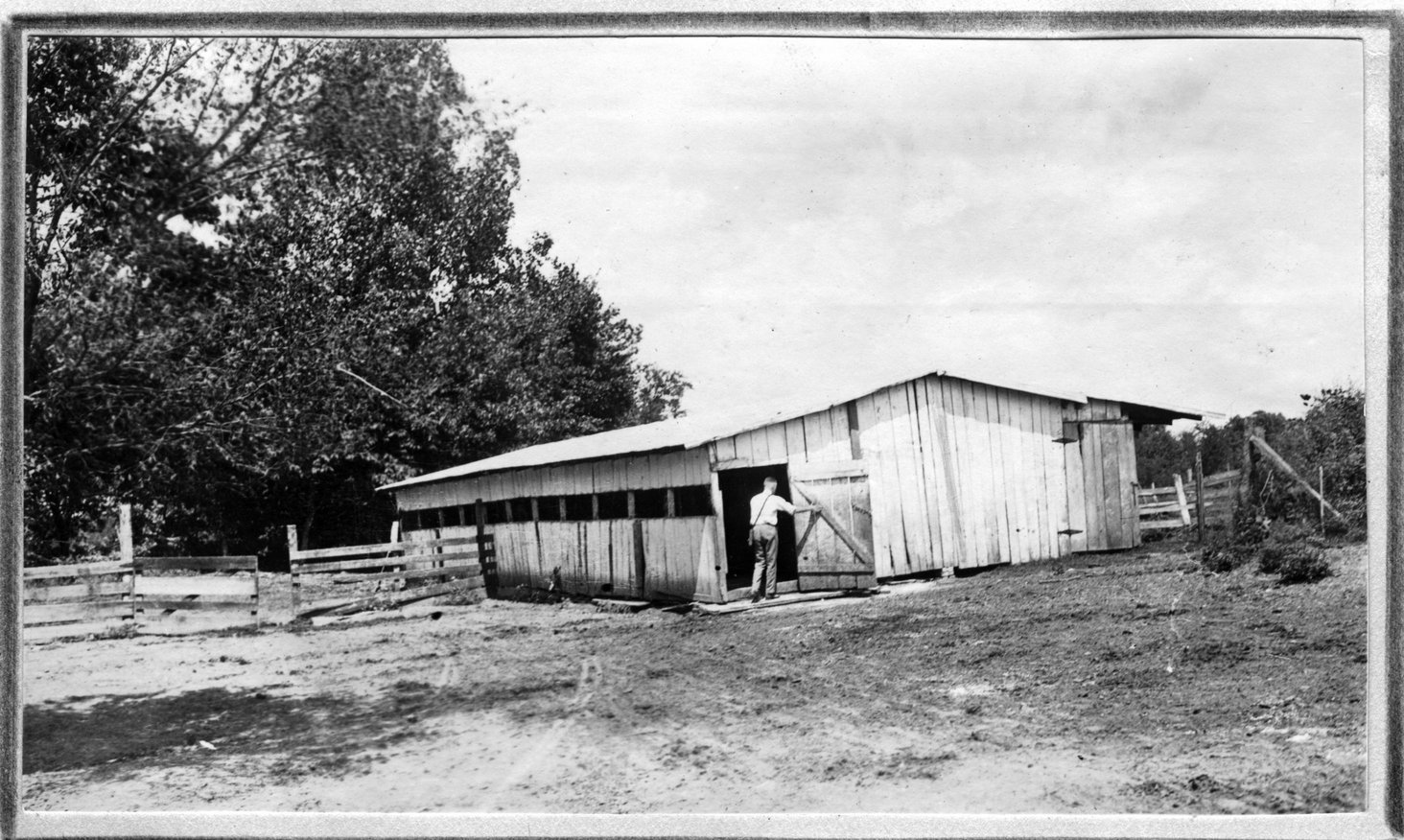 190~E. D. Hildebrant Barn Aug 1920.jpg